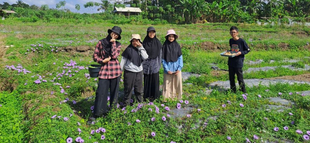 Meramban Tanaman Edible. Belajar dari Hulu ke Hilir Nyantri di Tabanan Bali